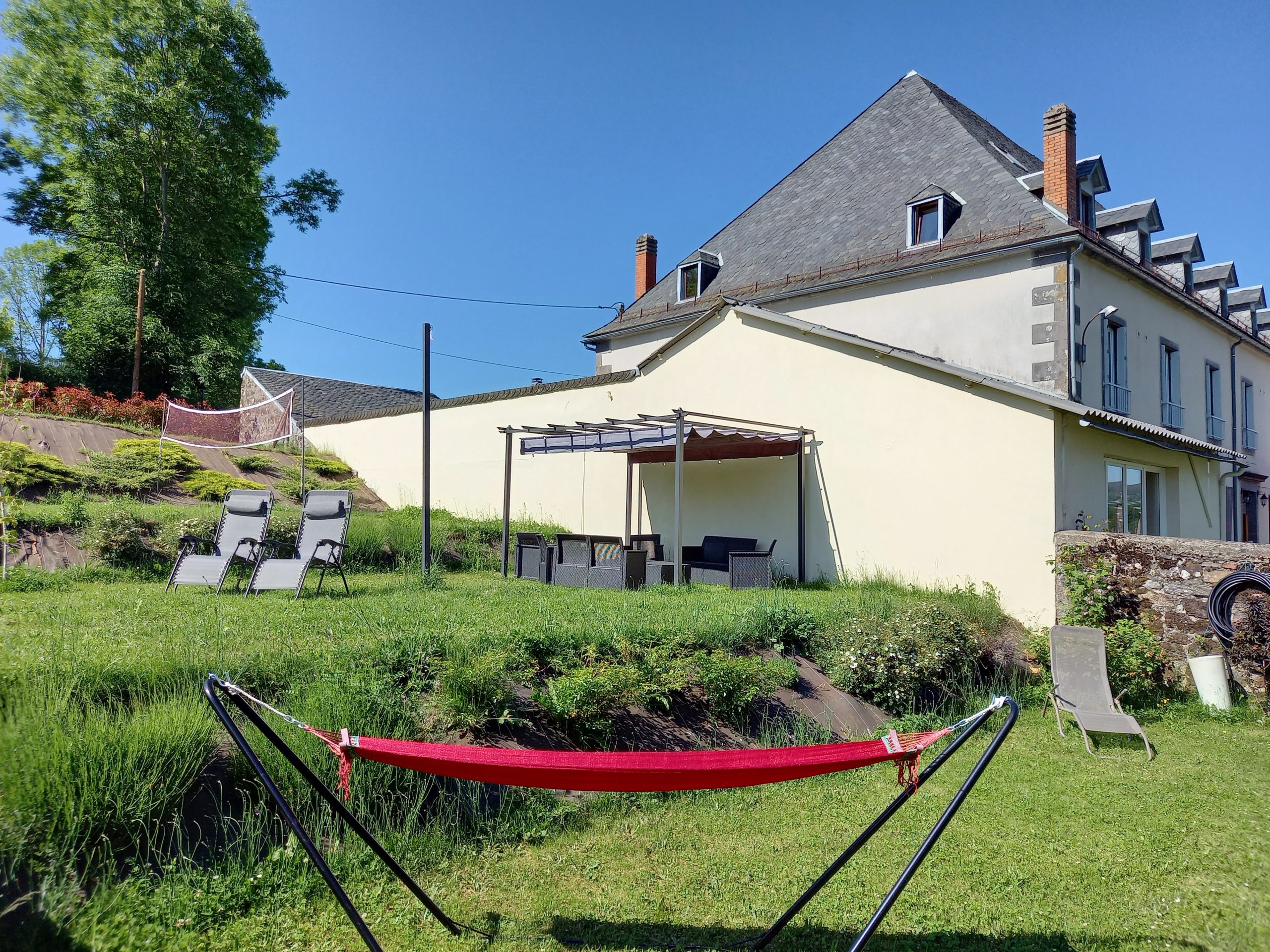 Le Gîte jardin exterieur du clos Auvergnat